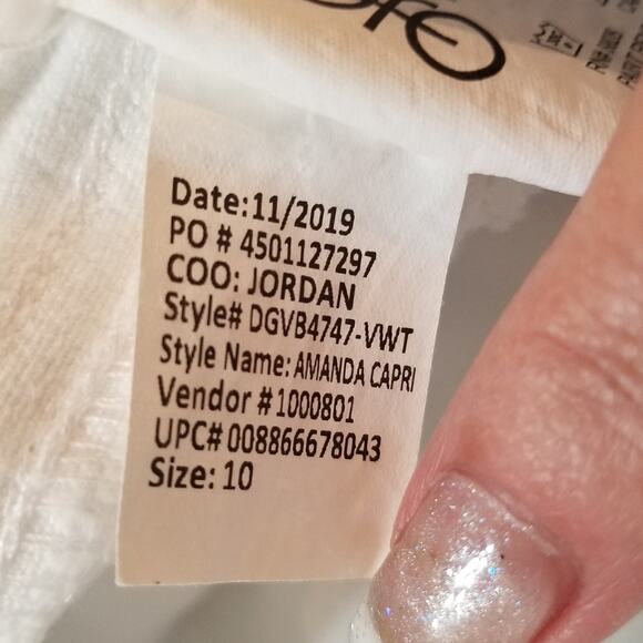 Gloria Vanderbilt Women's White Amanda Embellished Jean Stretch Capris Size 10 - Picture 13 of 13